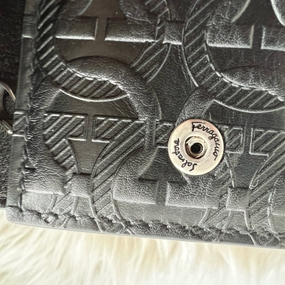 New w/o tag Authentic Salvatore Ferragamo Key Case - Picture 8 of 11